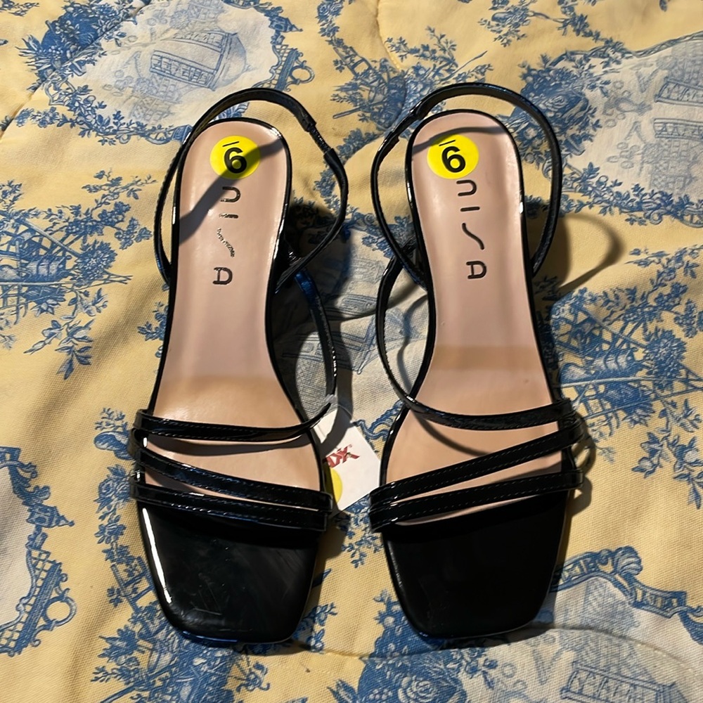 NWT Black Strappy Heel